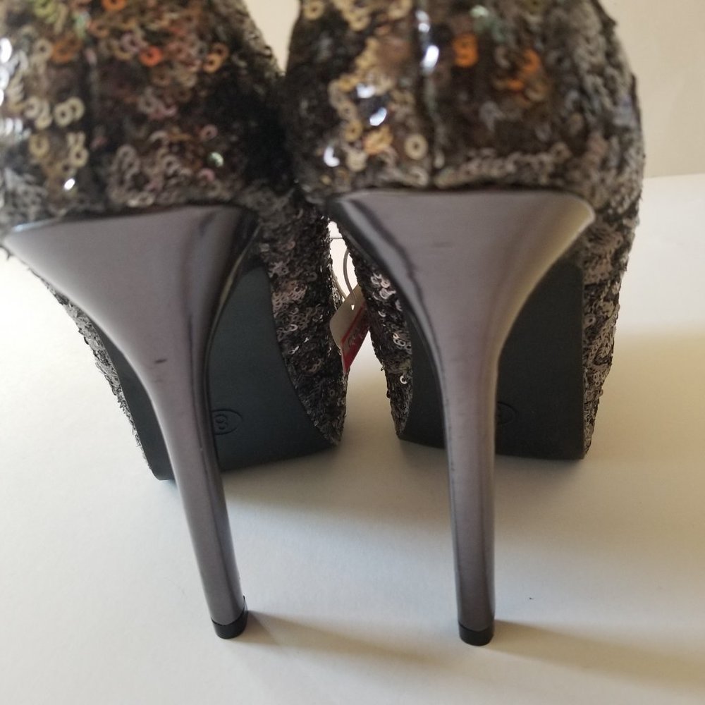 Xhilaration Gray Silver Metallic Sequence Stiletto, Platform size 8  NWT - Picture 9 of 9